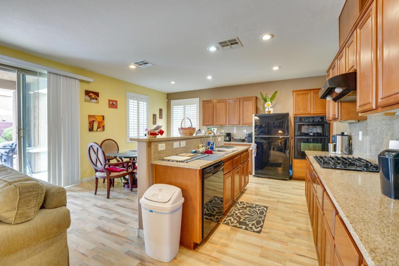Serene Vegas With Heated Pool Near Strip! Сasa de vacaciones Las Vegas