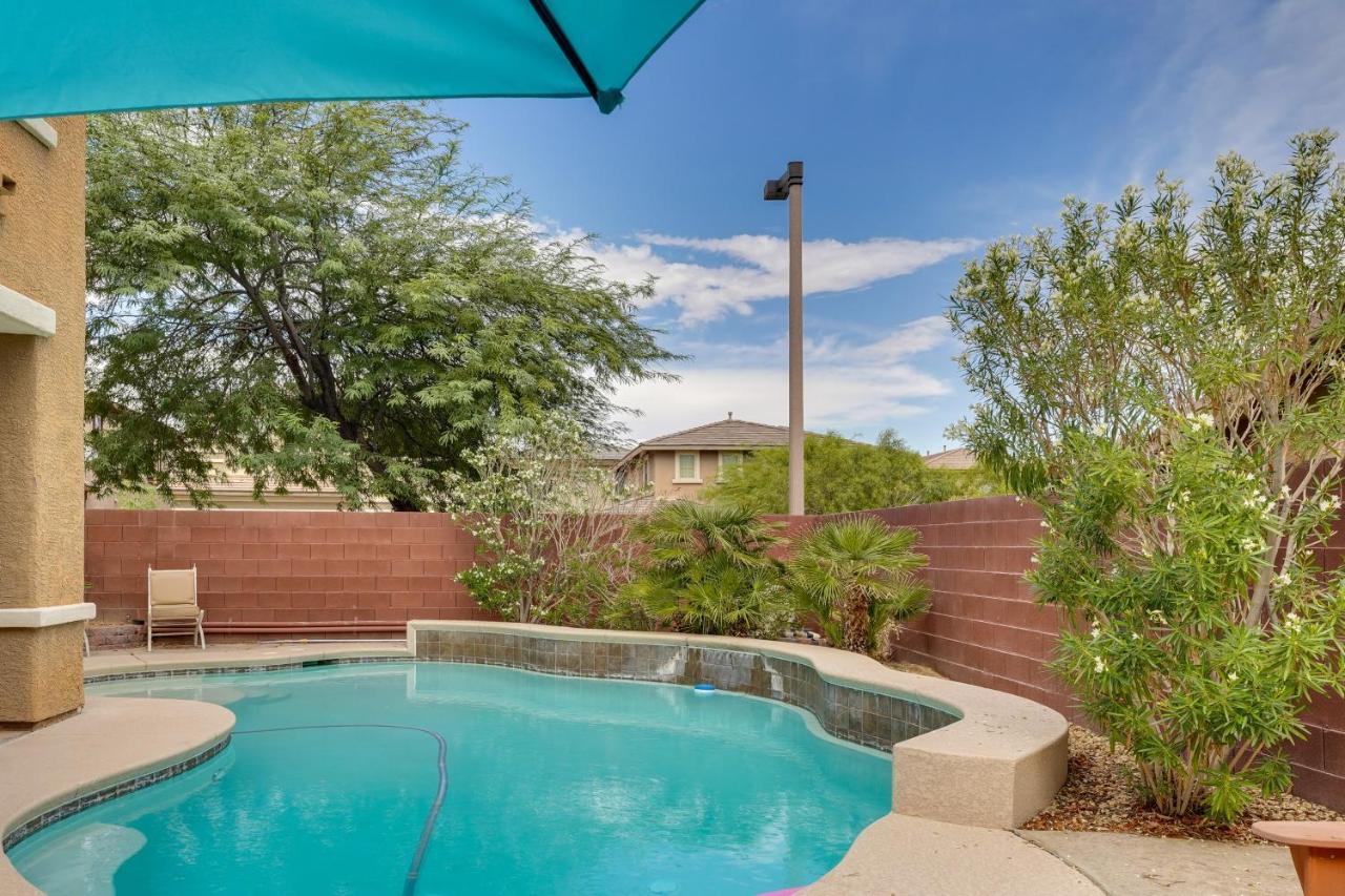 Сasa de vacaciones Serene Vegas With Heated Pool Near Strip!